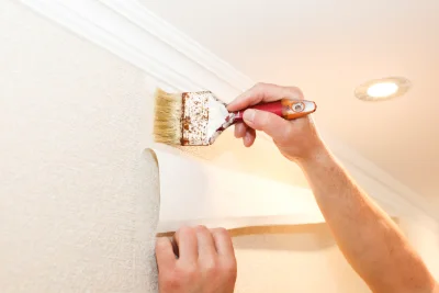 Pose de papier peint à Cruguel — revêtements muraux et toiles de verre
